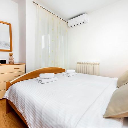 Apartments Sandra โรวีน ภายนอก รูปภาพ
