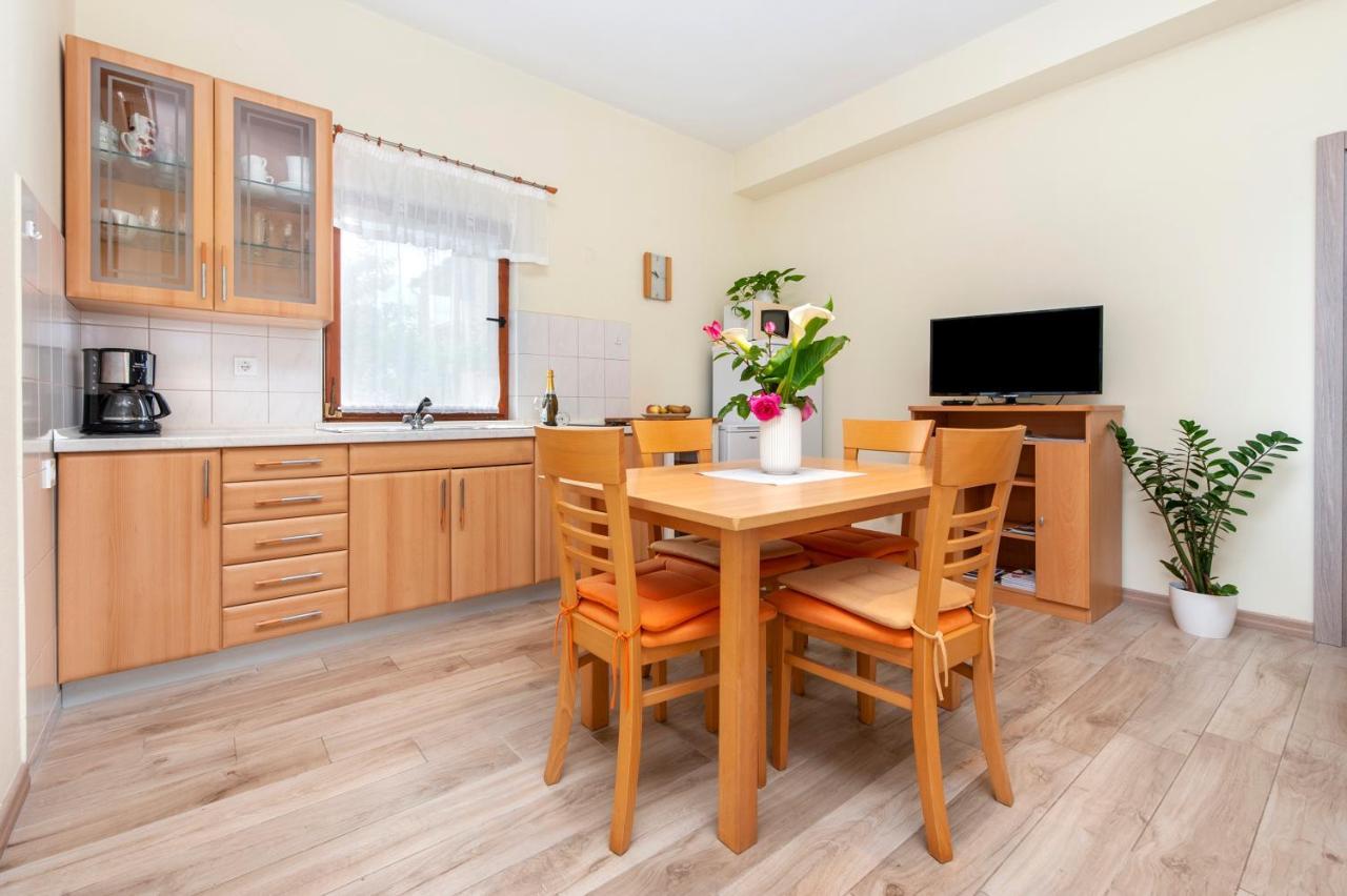 Apartments Sandra โรวีน ภายนอก รูปภาพ