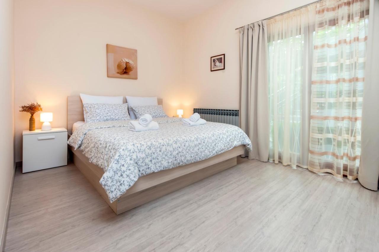 Apartments Sandra โรวีน ภายนอก รูปภาพ