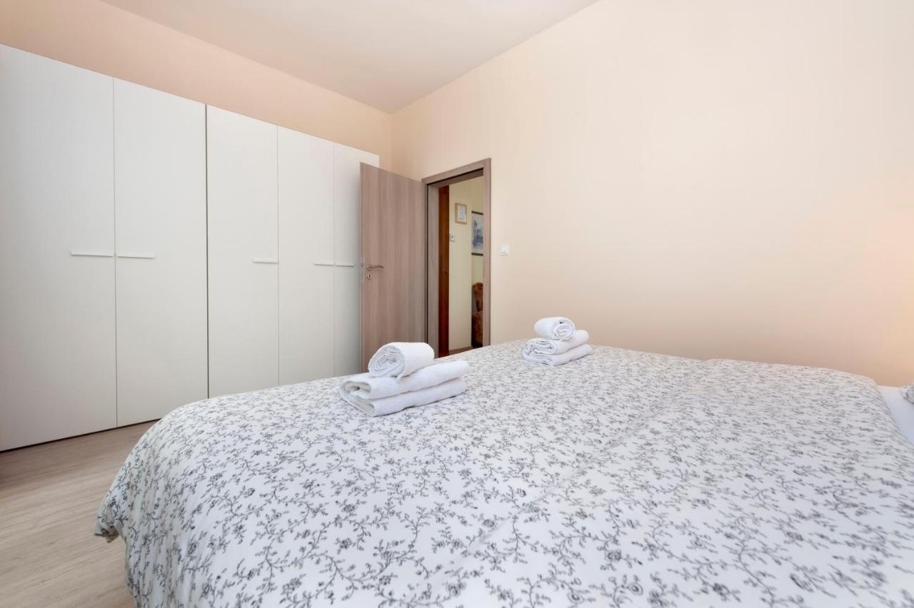 Apartments Sandra โรวีน ภายนอก รูปภาพ