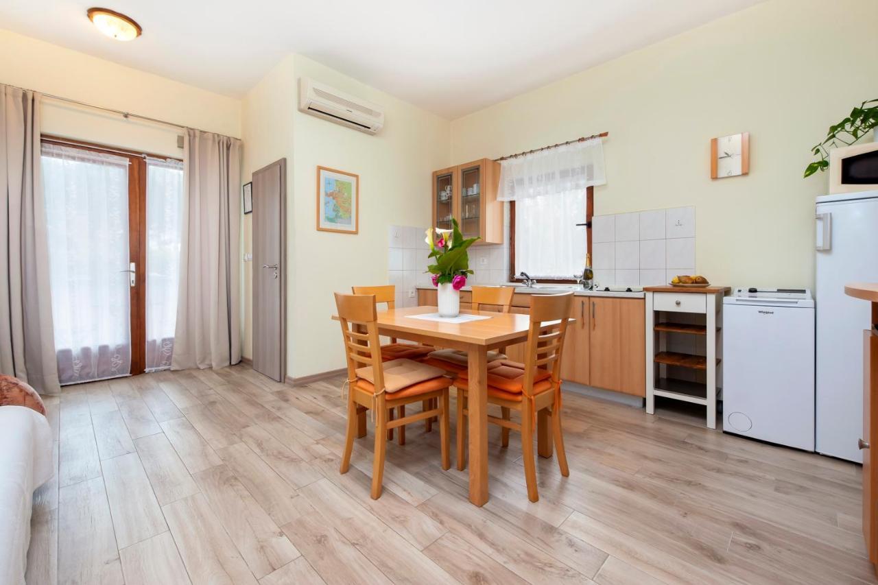 Apartments Sandra โรวีน ภายนอก รูปภาพ