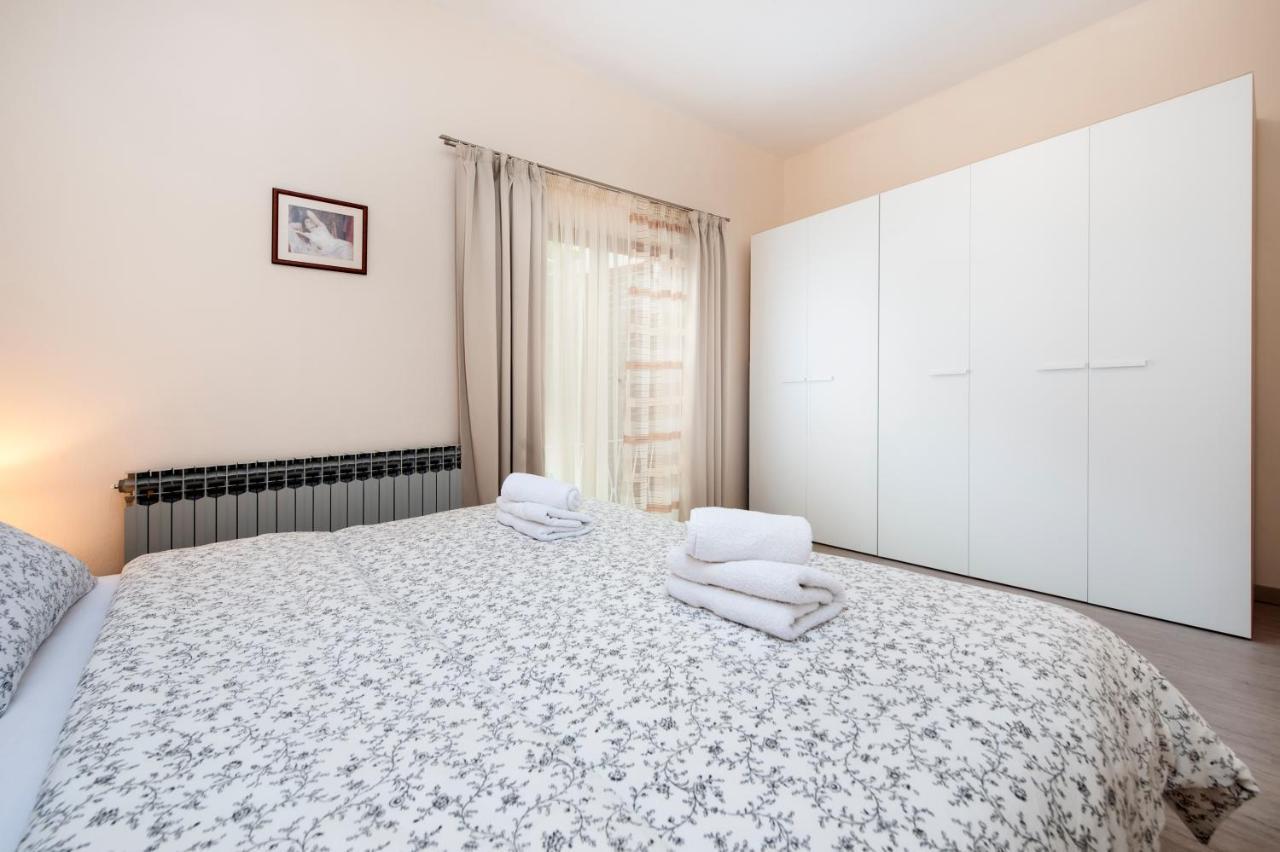 Apartments Sandra โรวีน ภายนอก รูปภาพ