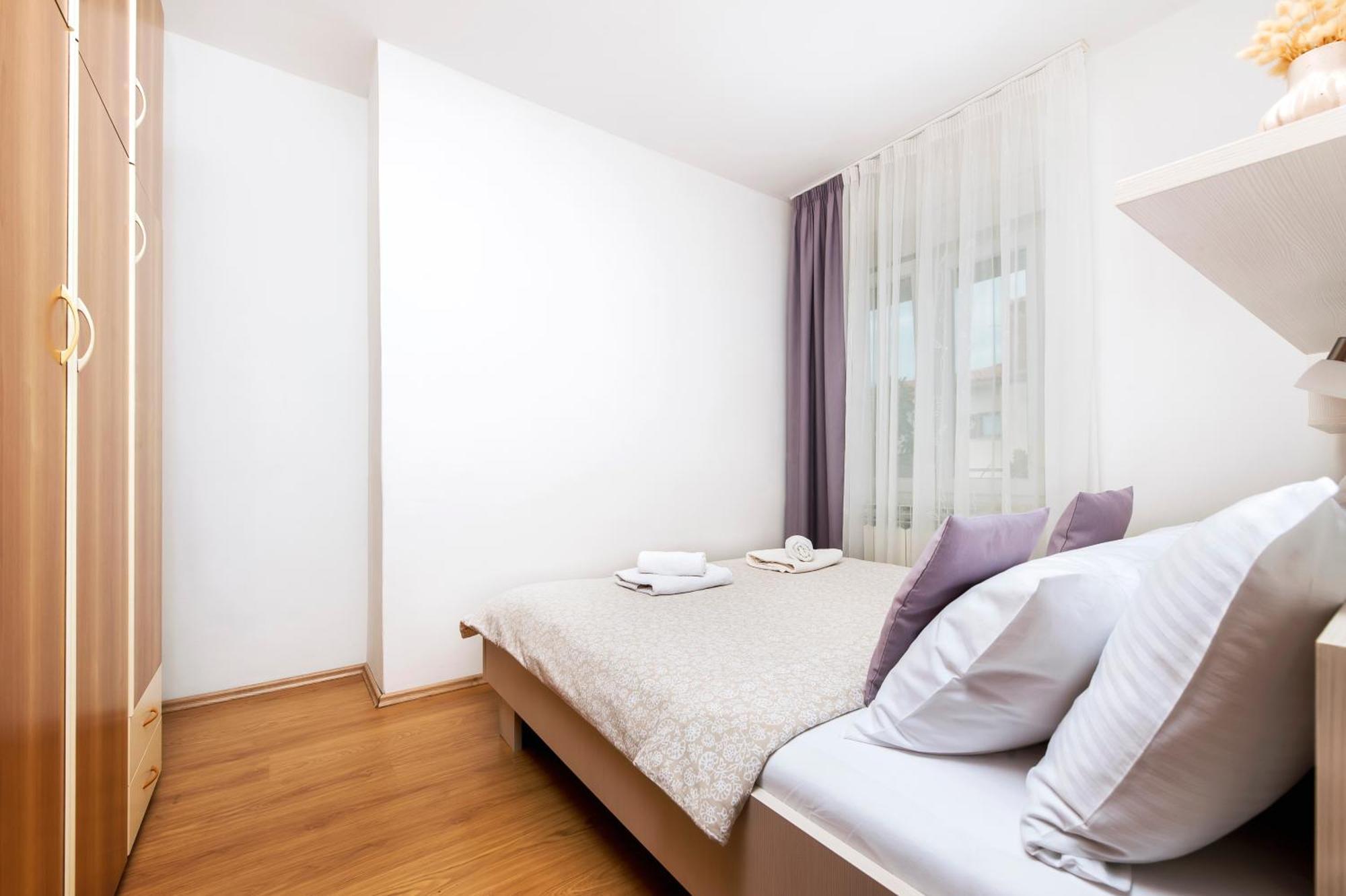 Apartments Sandra โรวีน ภายนอก รูปภาพ