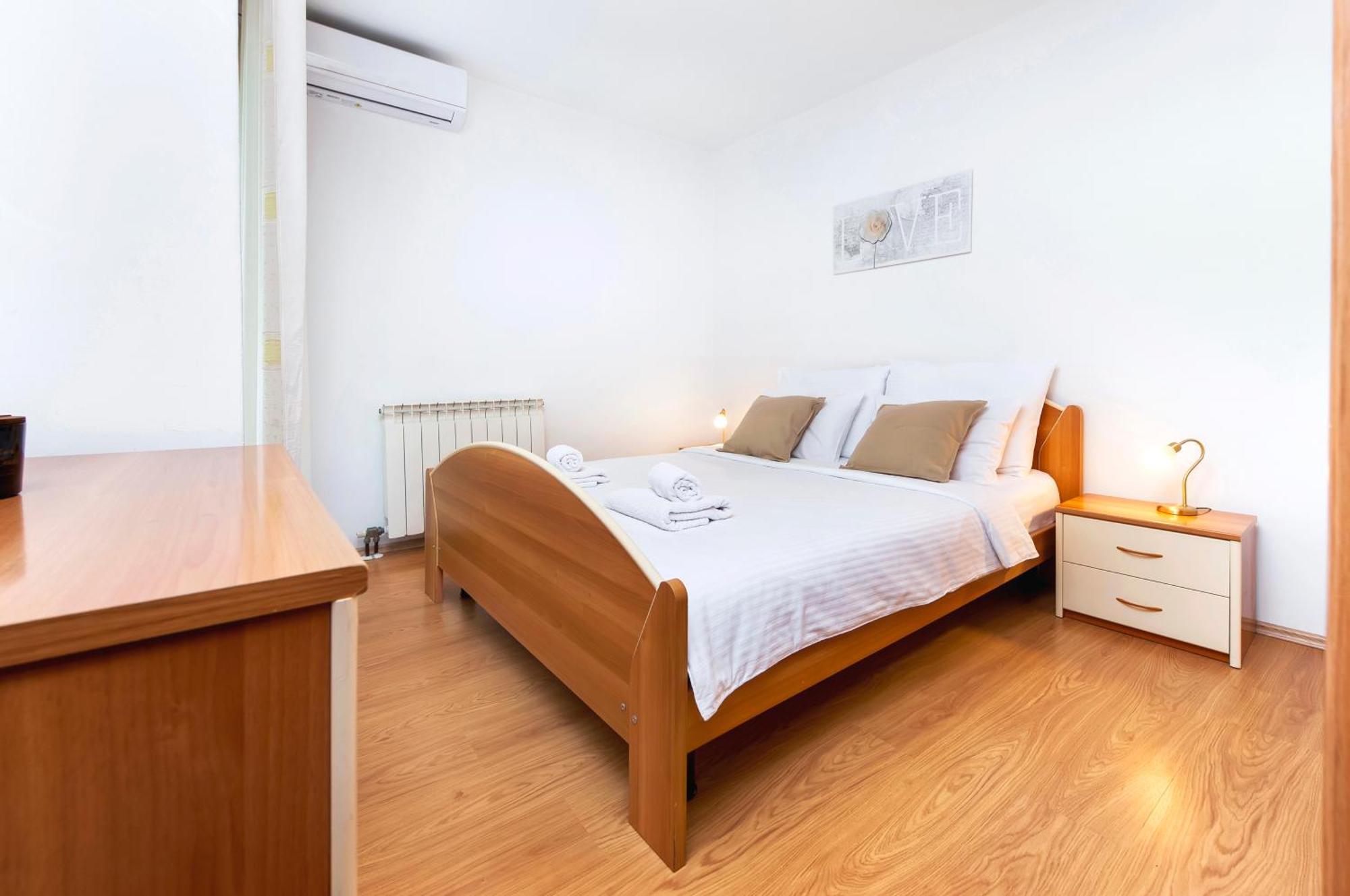 Apartments Sandra โรวีน ภายนอก รูปภาพ
