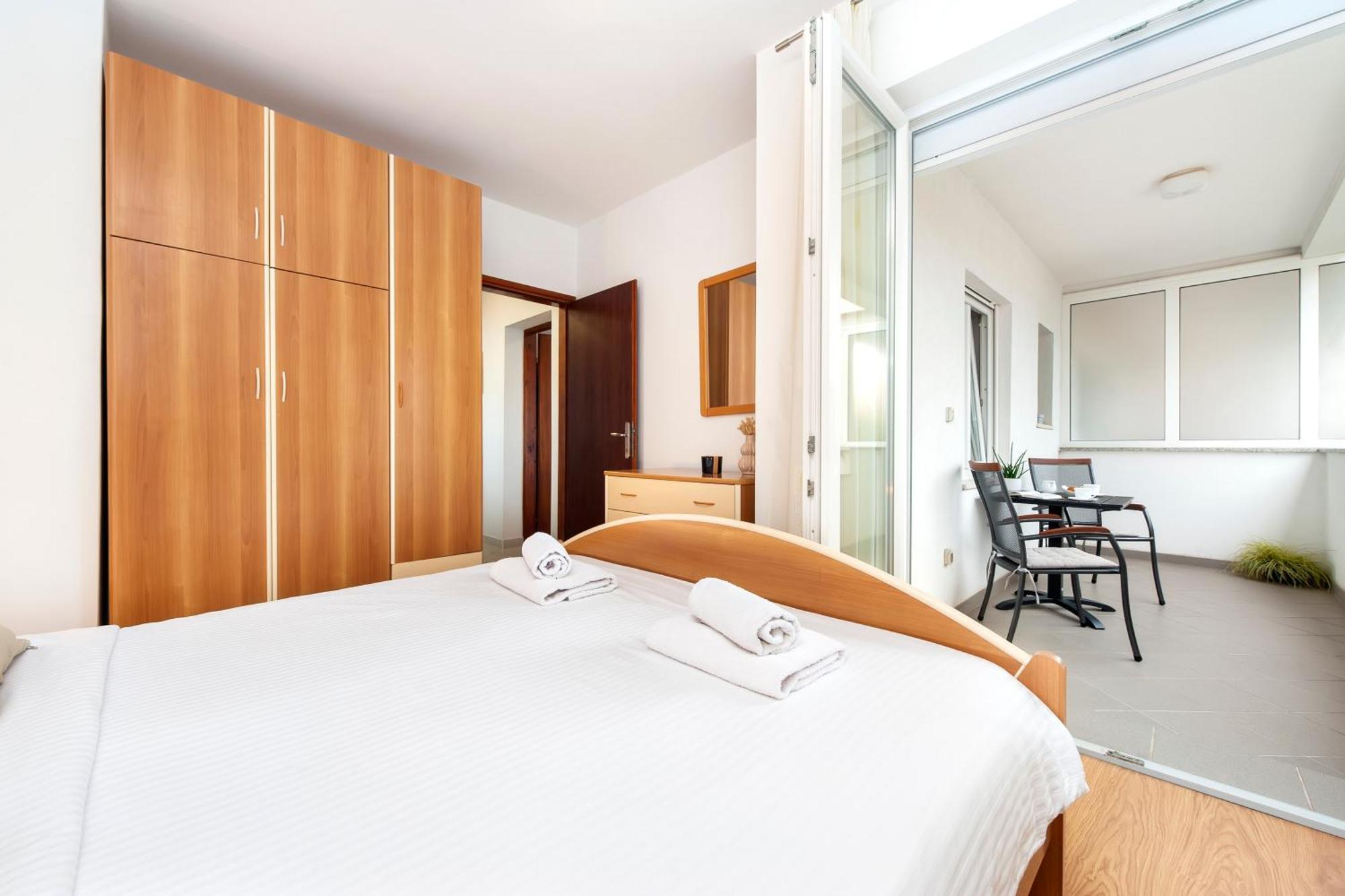 Apartments Sandra โรวีน ภายนอก รูปภาพ