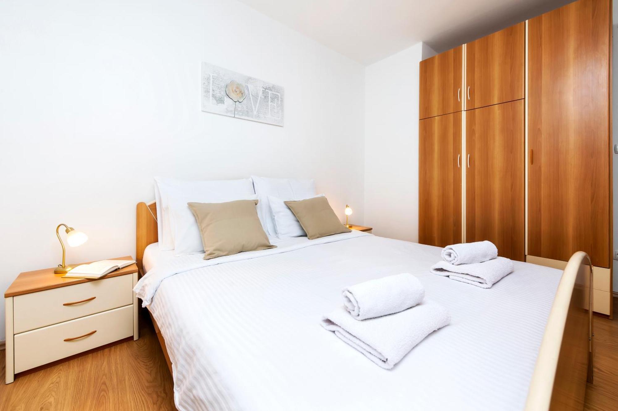 Apartments Sandra โรวีน ภายนอก รูปภาพ