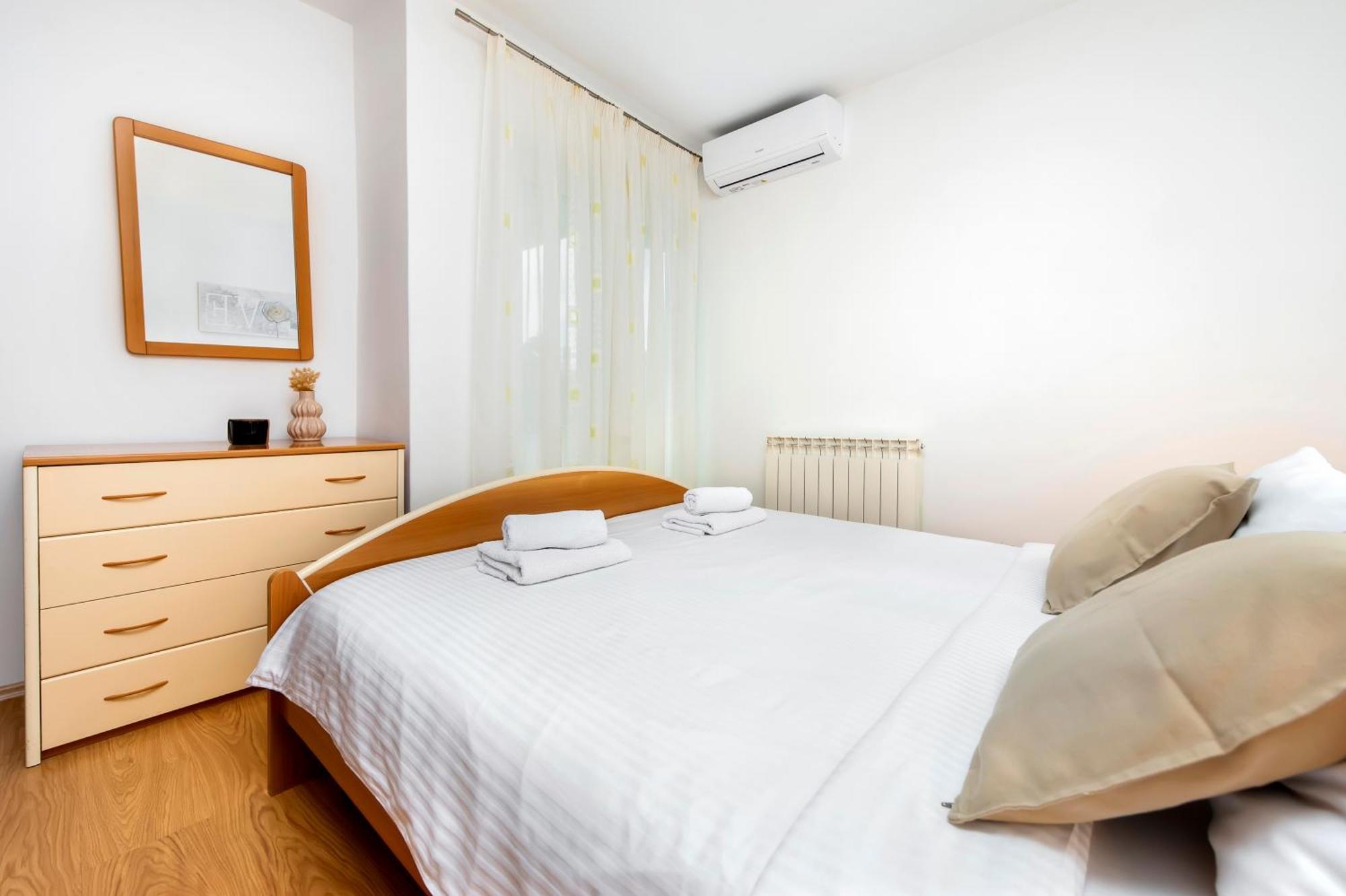 Apartments Sandra โรวีน ภายนอก รูปภาพ