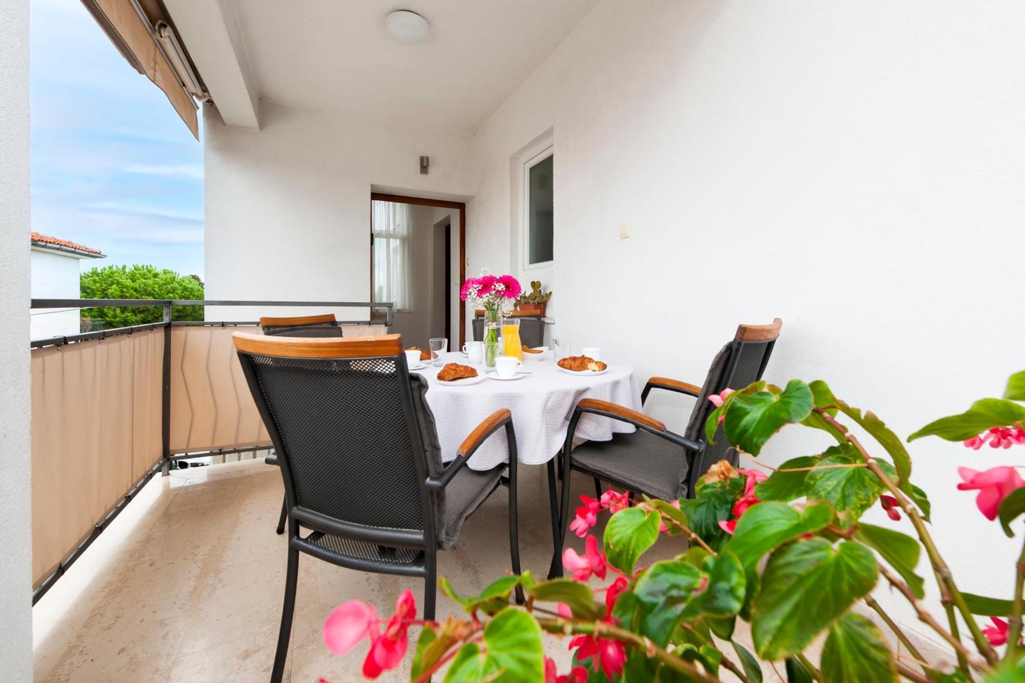 Apartments Sandra โรวีน ภายนอก รูปภาพ